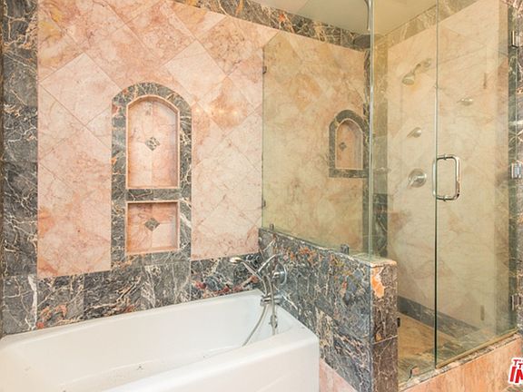 5th image of 6215 Allott Ave #1