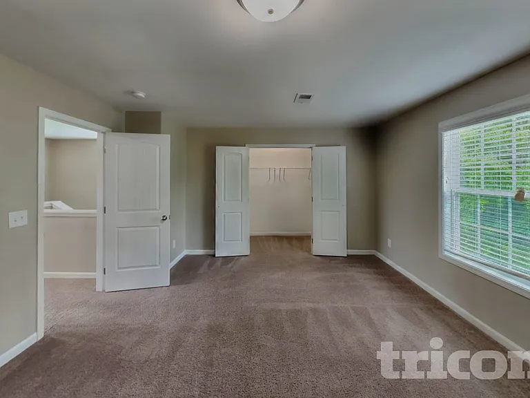 925 Beverly Ct — Photo 13