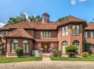 4N150 Lake Eleanor Ct, Wayne, IL 60184