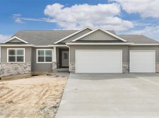 4595 Creekview Trl, Palo, IA 52324