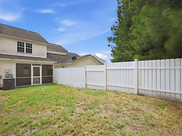404 Springwood Dr — Photo 30