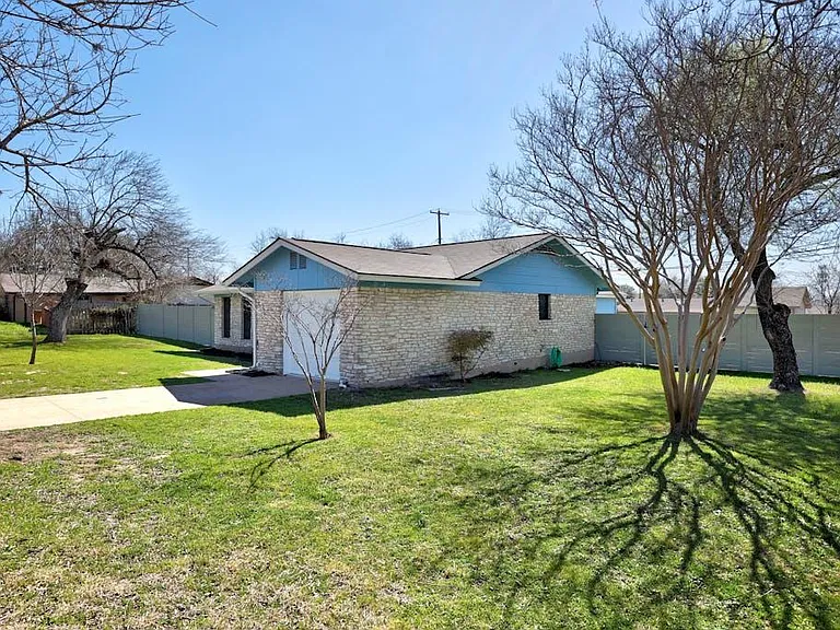 801 Salem Ln — Photo 3