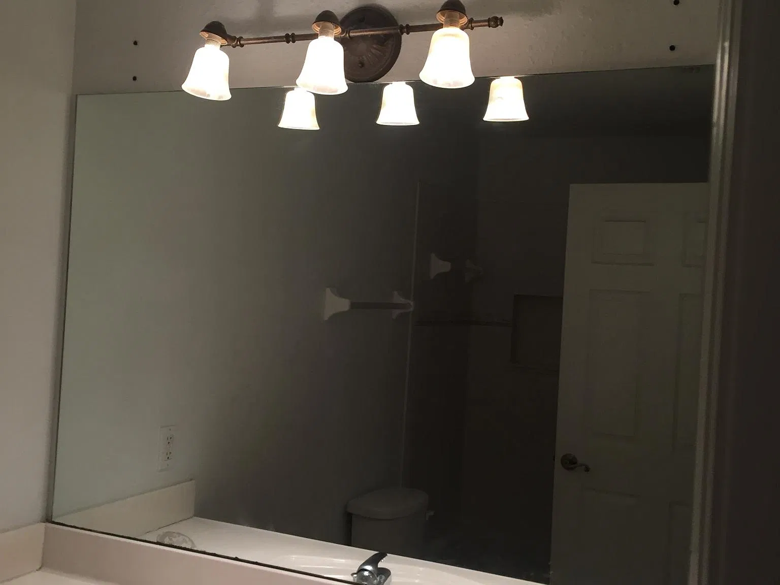 3 bed, 1600 sqft, $1,700 — Photo 2
