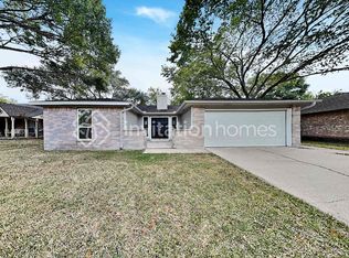 743 S Iowa Ave, League City, TX 77573