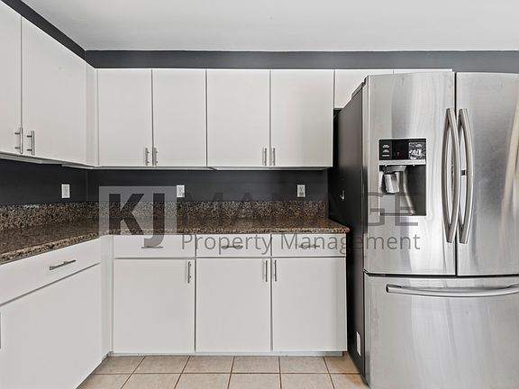 3rd image of 3967 Clubview Ave