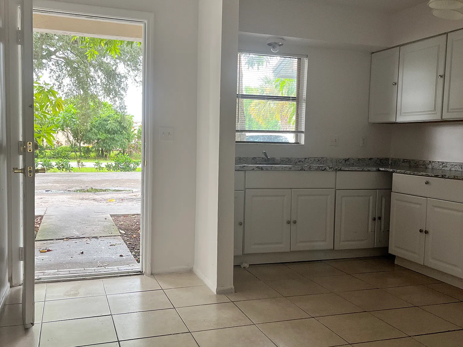 2 bed, 1000 sqft, $1,750 — Photo 1