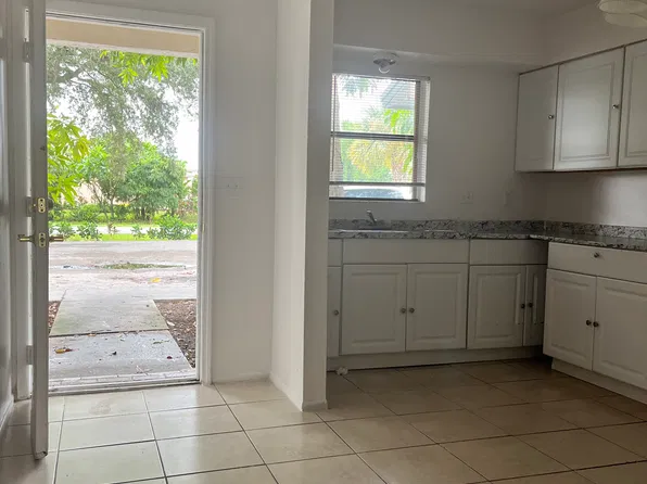 4613 20th Ave SW Unit 9, Naples, FL 34116