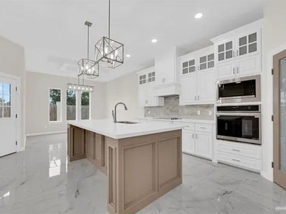 5th image of 3007 S Livingston St