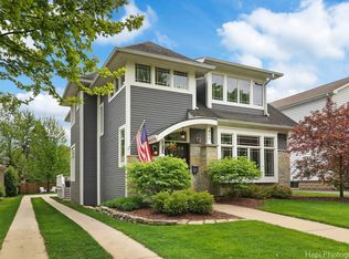 411 E Sunnyside Ave, Libertyville, IL