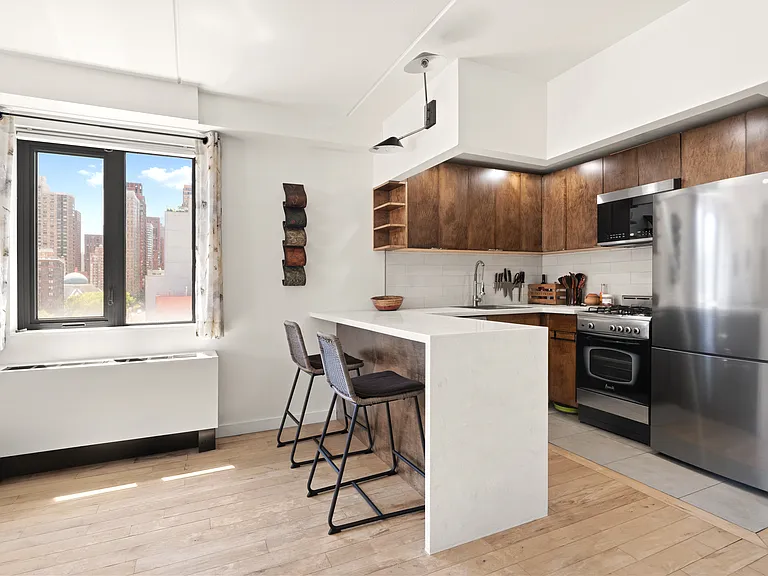 1810 3rd Ave #9D — Photo 4