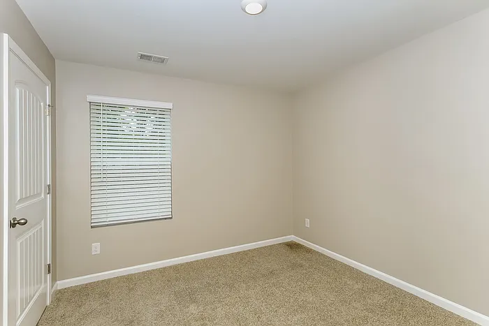 607 Wayland Ct — Photo 12