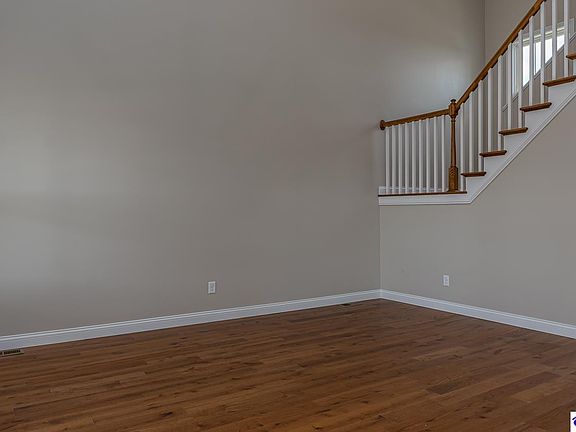 5th image of 125 Broken Arrow Cir