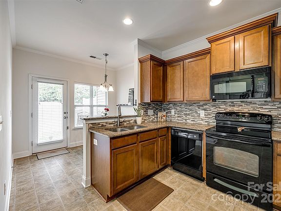5th image of 5635 Tipperlinn Way