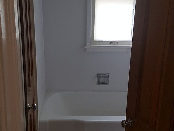 4th image of 468 Herschel St APT 1