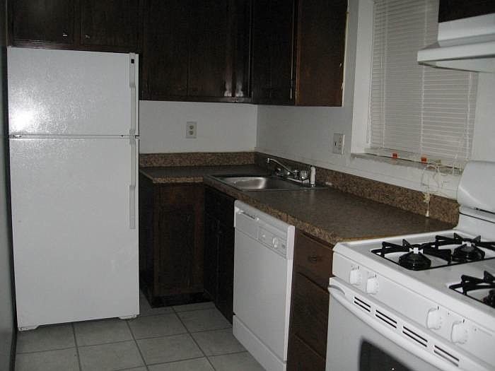 1st image of 718 S 10th St