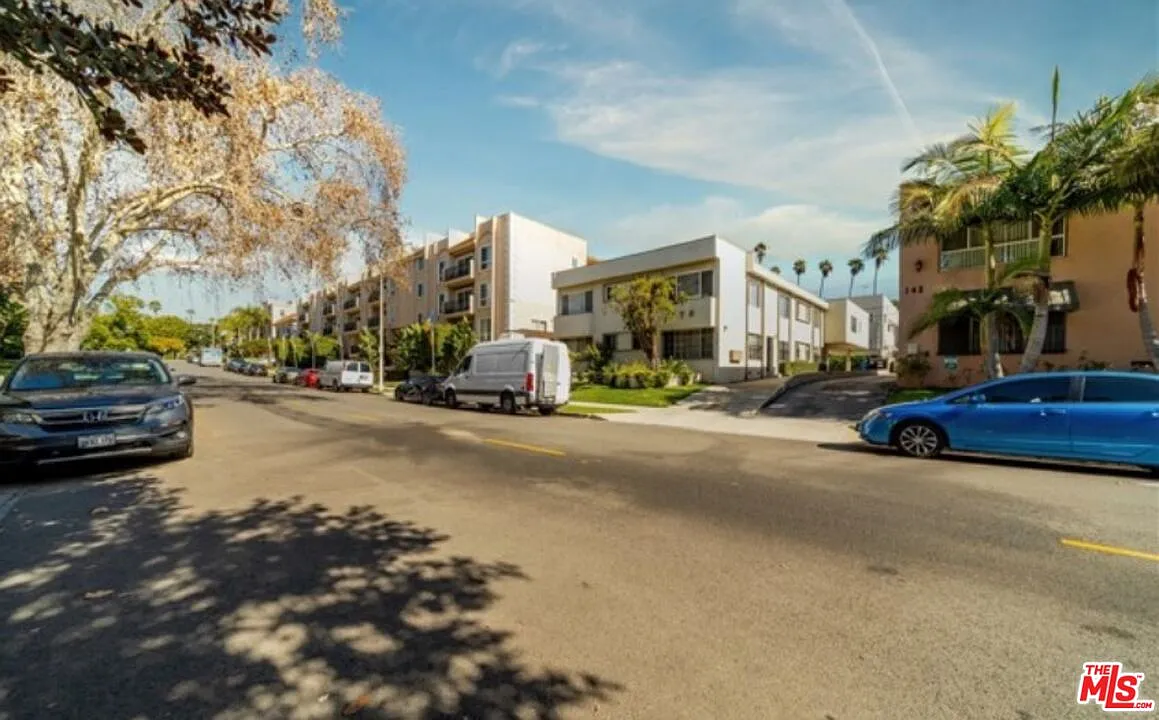 2 bed, 2.0 bath, 870 sqft, $2,300 — Photo 4