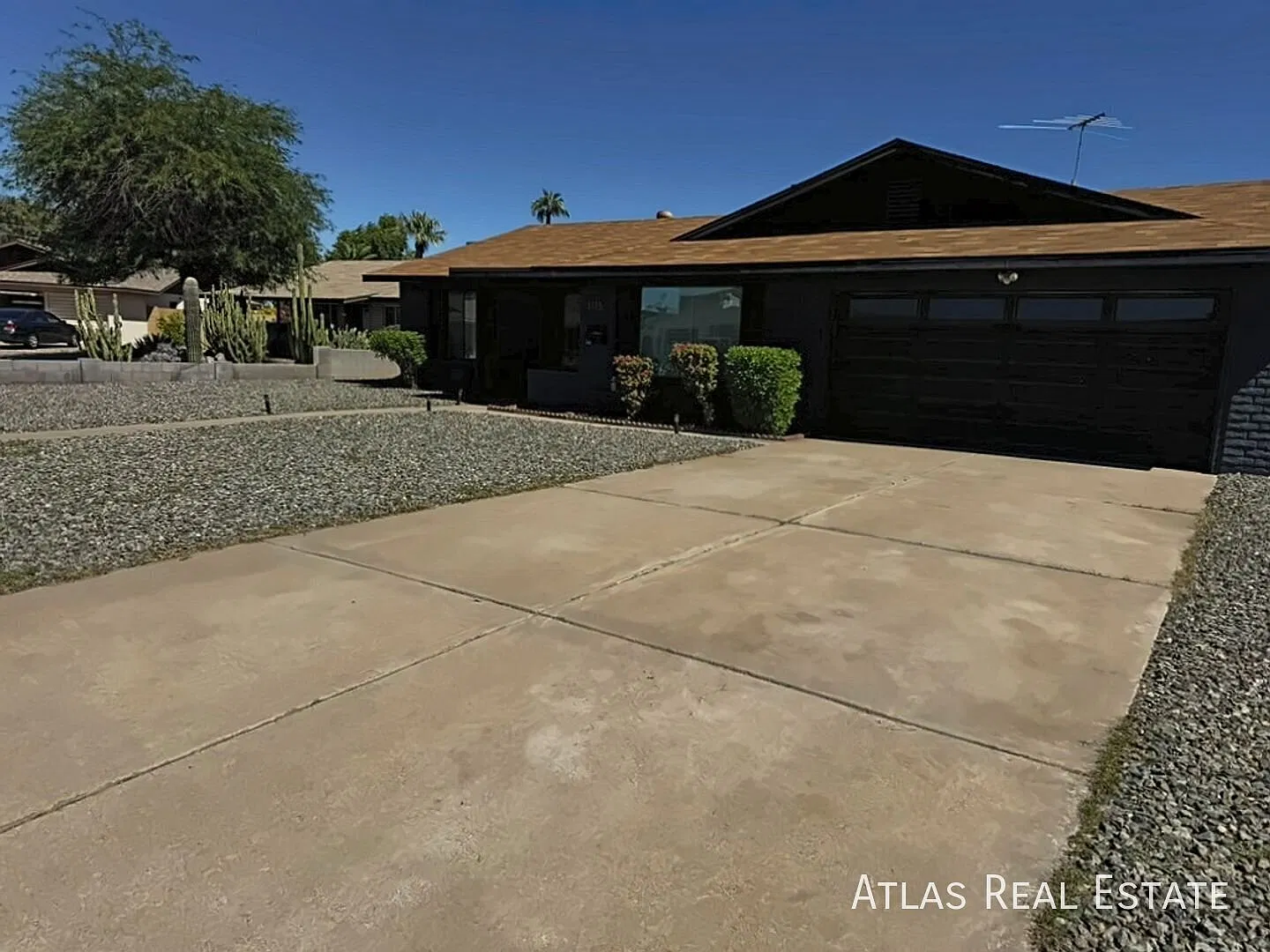 2 Weeks Free Rent If Moved In By 9/30 Or Doggie Door Installed In The Home! Beautiful Tempe Home ... — Photo 2
