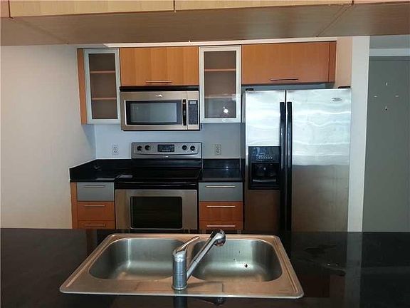 3rd image of 1750 N Bayshore Dr