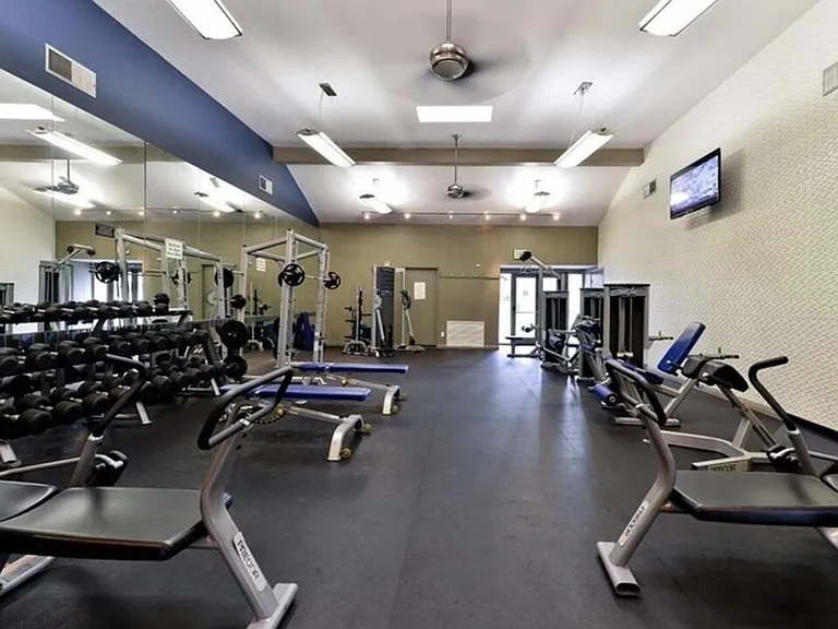 21550 Burbank Blvd #302 — Photo 13
