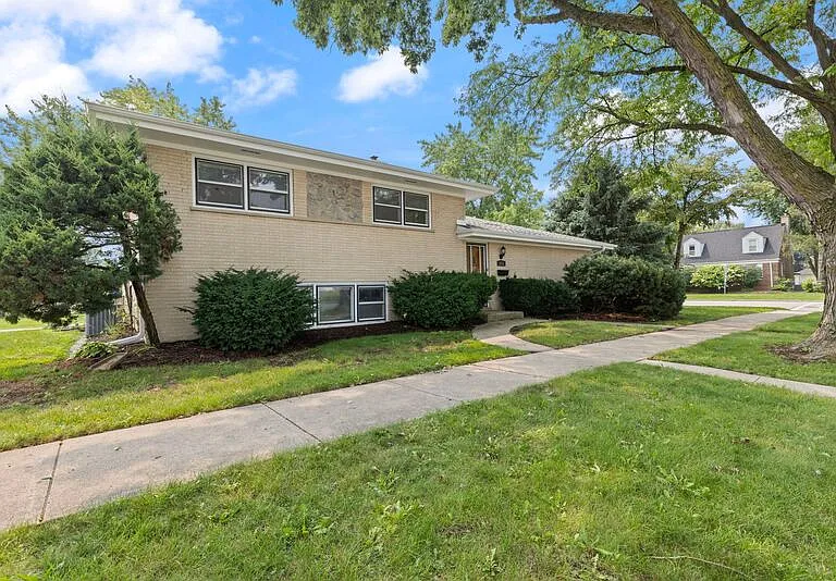 4201 Prairie Ave — Photo 3