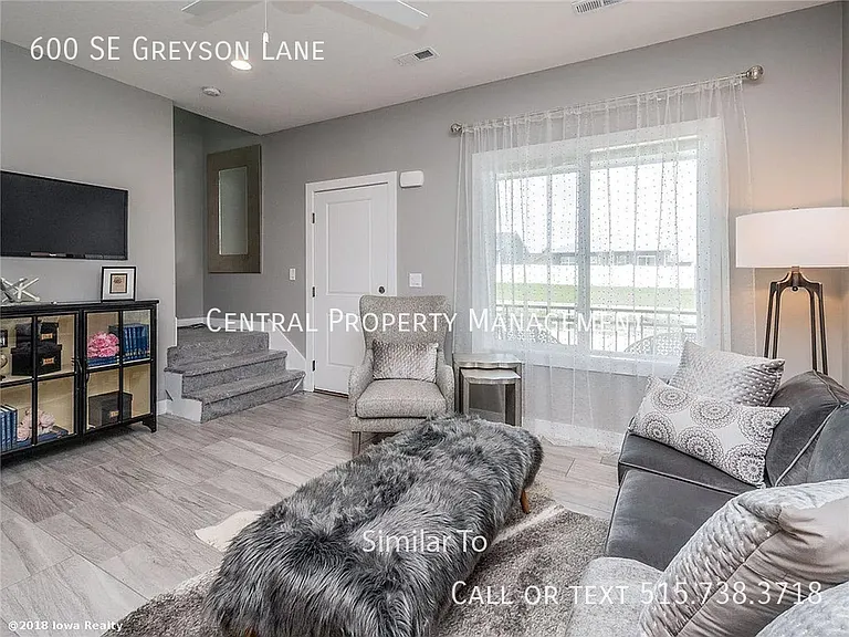 600 SE Greyson Ln — Photo 3