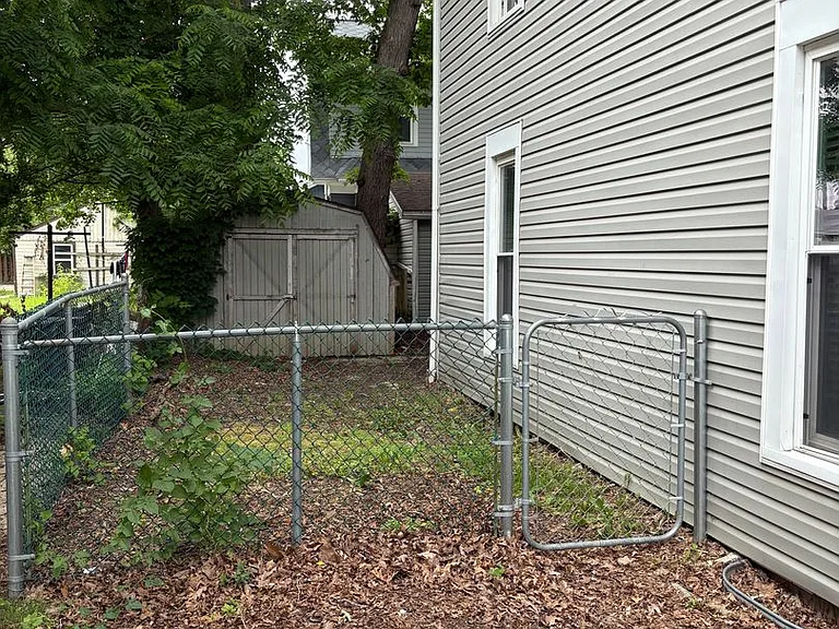 127 & 129 E Walnut St — Photo 2