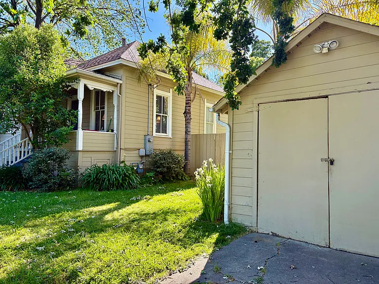 115 Coombs St — Photo 2