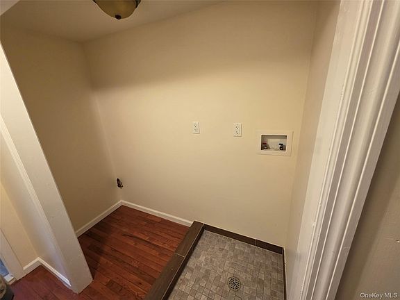 4th image of 28 Hasbrouck St