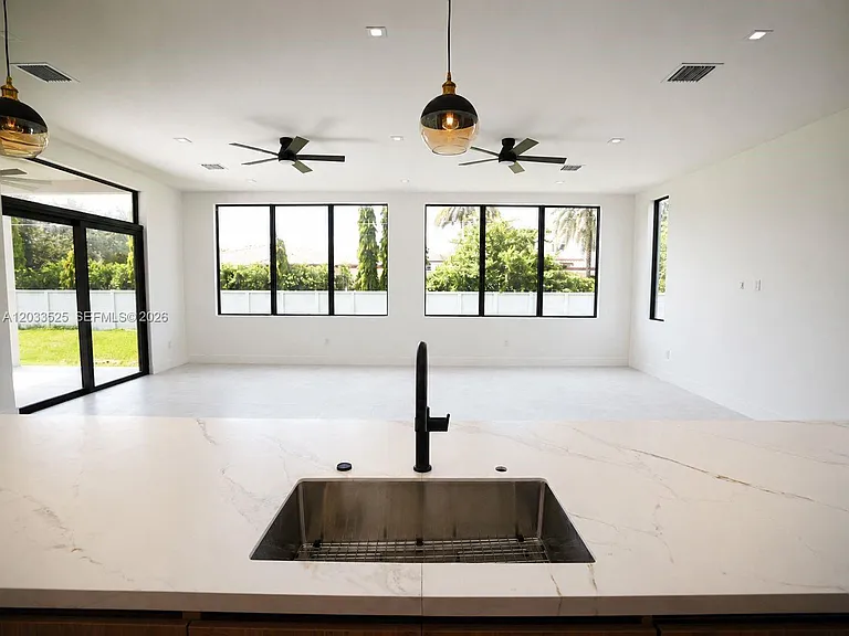 13023 Davie Oaks Dr — Photo 4
