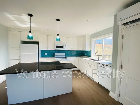 17181A Juniper Cove Rd, Lake Country, BC V4V 1B7