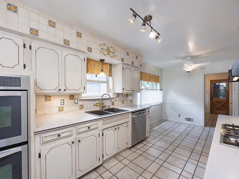 1404 Seminole Dr — Photo 19