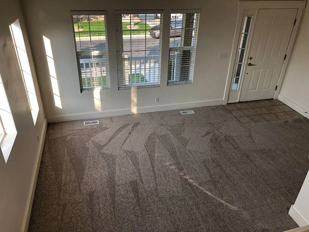 4 bed, 2.5 bath, 2700 sqft, $2,700 — Photo 4
