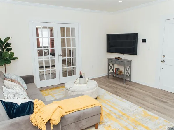 27 Vanderbilt Avenue image 1 of 9