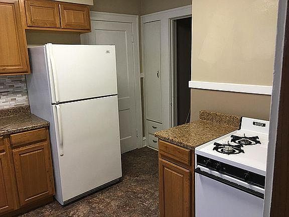 4th image of 1285 Edwards Ave