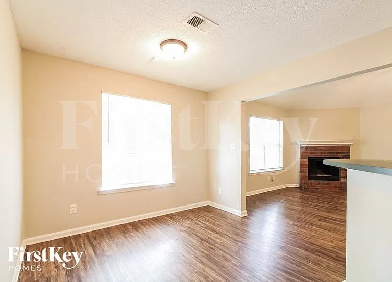 988 Zenith Cv N — Photo 6