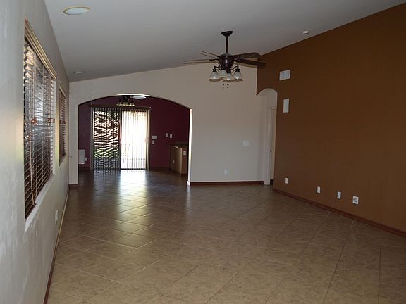 3rd image of 29762 W Clarendon Ave