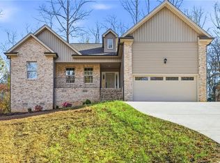 814 Montgomery Ct, Walnut Cove, NC 27052