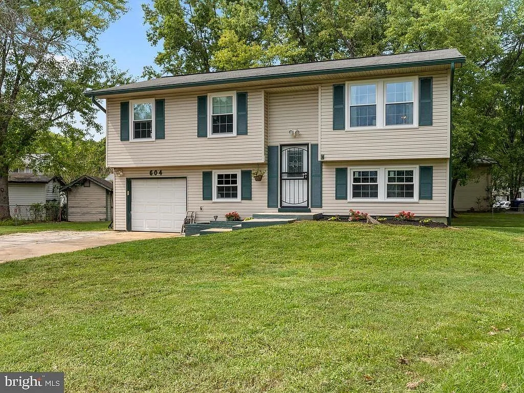 604 Marshall Ct photo 1