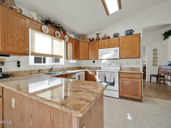 4th image of 10642 W MOHAWK Lane