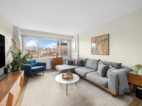 2 Charlton Street image 2 of 12