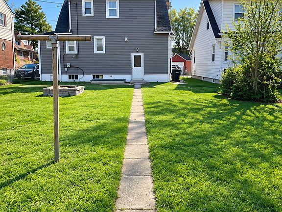 3rd image of 1928 Maxwell Ave