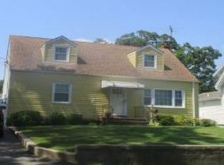 18 Frederick Ave, Babylon, NY 11702