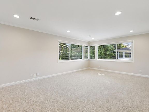 5th image of 854 University Ave #854