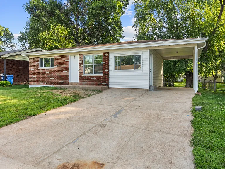 545 Patterson Ln — Photo 2