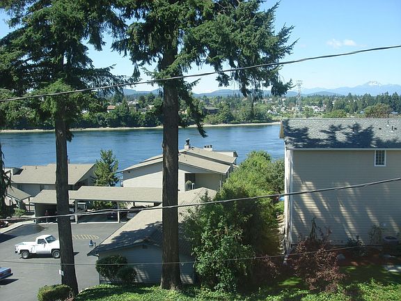 Continued view of Port Washington Narrows