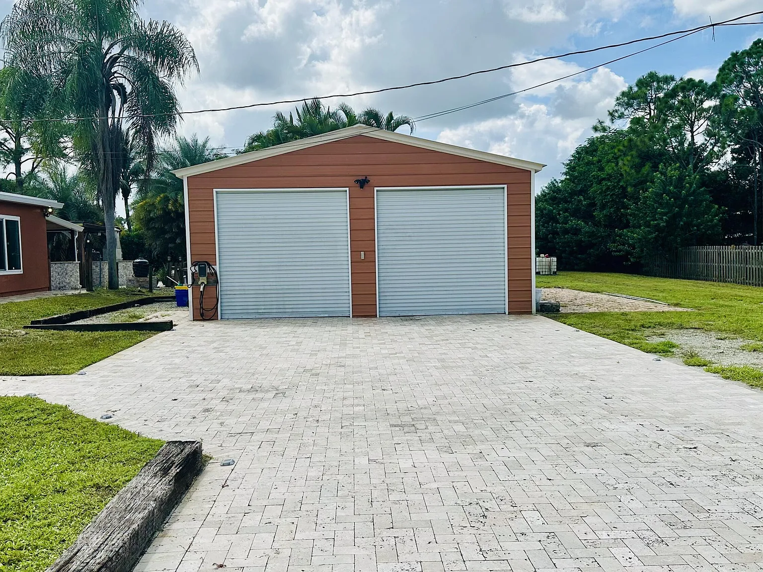 3 bed, 2.0 bath, 1831 sqft, $4,500 — Photo 3