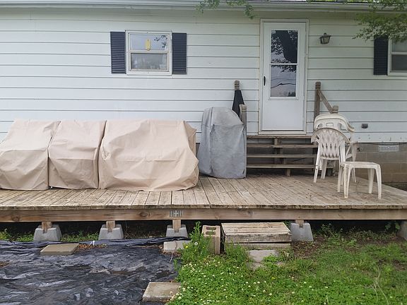 3rd image of 21352 Hoover Ave