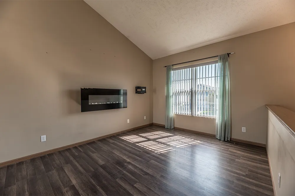 3 bed, 1262 sqft, $2,350 — Photo 2