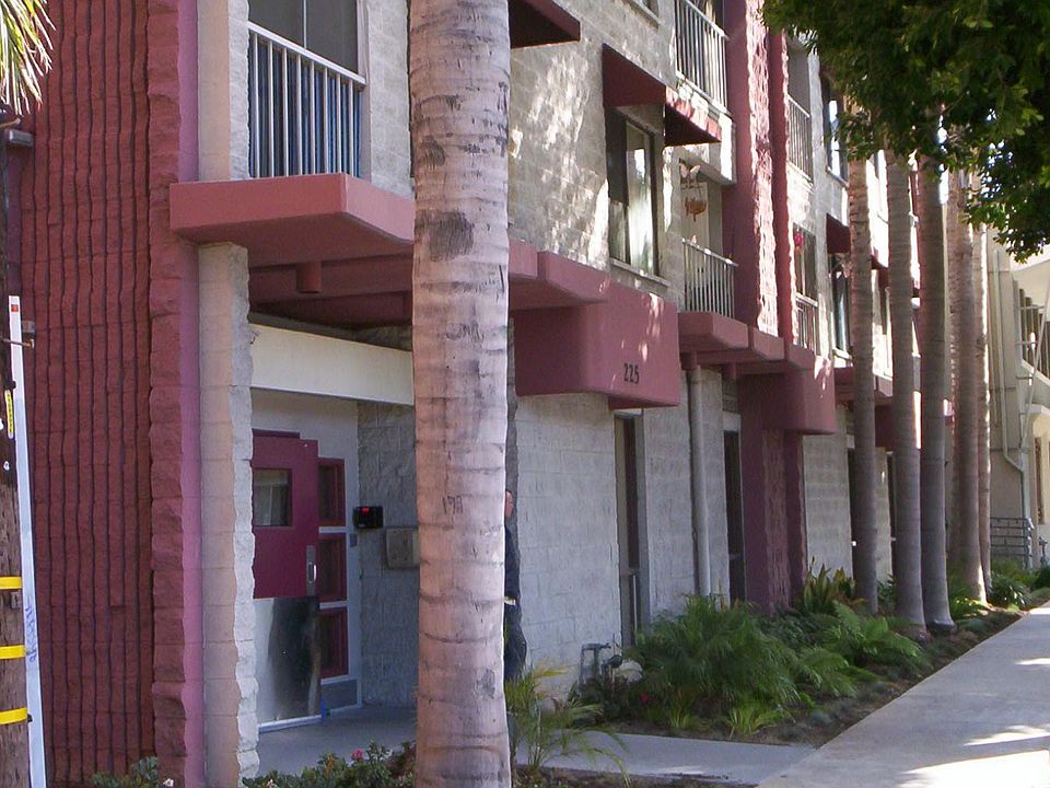 1st image of 225 W 6th St APT 312