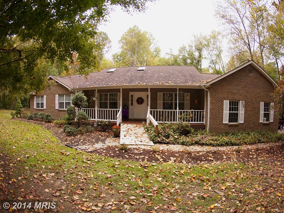 Expansive rambler on 2.25 acres